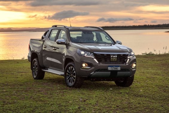 Fiat Titano Ranch 2026 em cinza escuro vista de frente