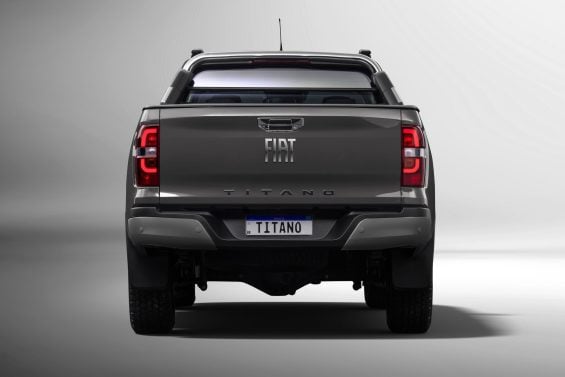 Fiat Titano Ranch 2026 em cinza escuro traseira