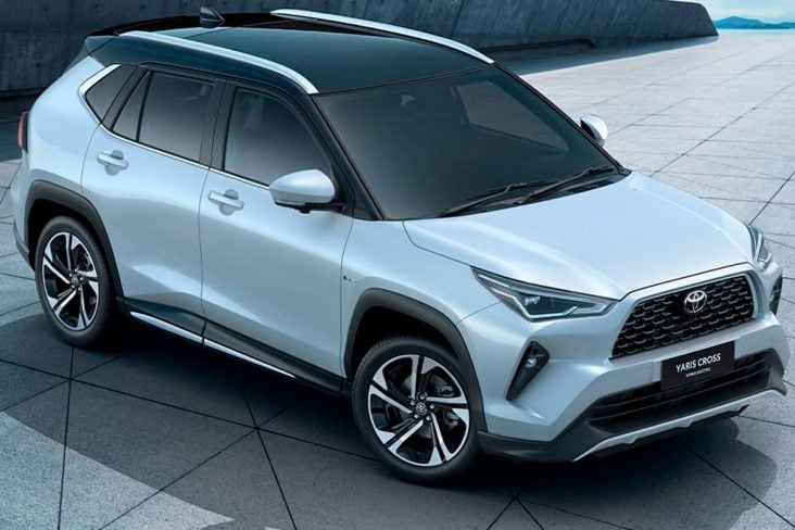 toyota yaris cross prata visto de cima indonesia