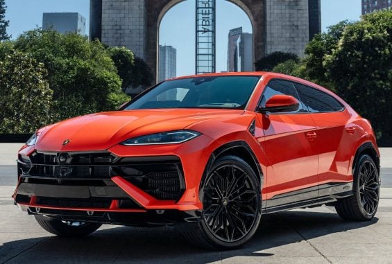 LAMBORGHINI URUS SE HÍBRIDO 2025 LARANJA FRENTE E LATERAL