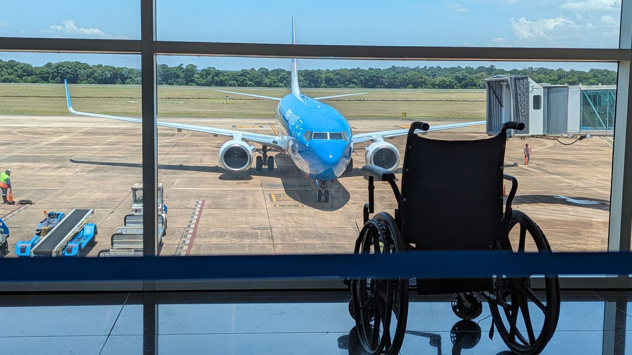 PL amplia direitos e descontos em passagens aéreas para PcD e autistas