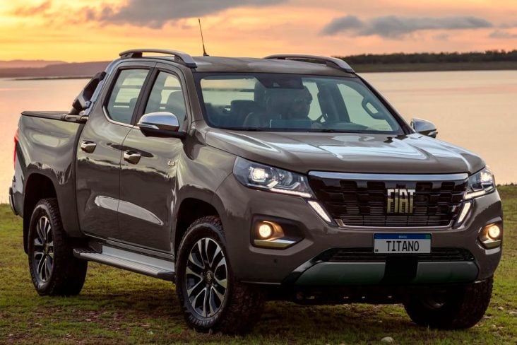Fiat Titano Ranch 2026 em cinza escuro vista de frente