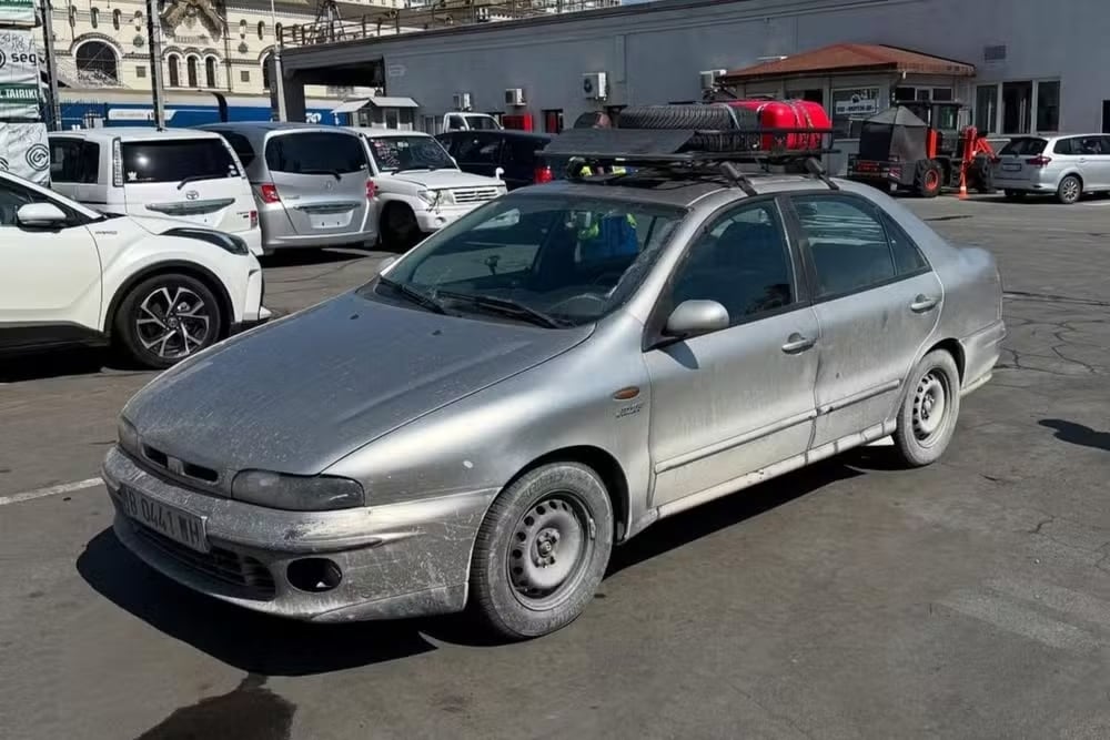 Fiat Marea que viajou da Espanhga ao Japão frente