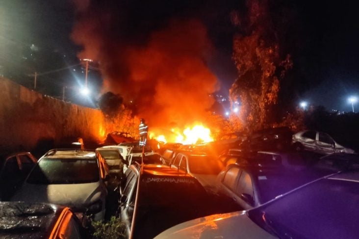 incêndio pátio do detran sabará MG