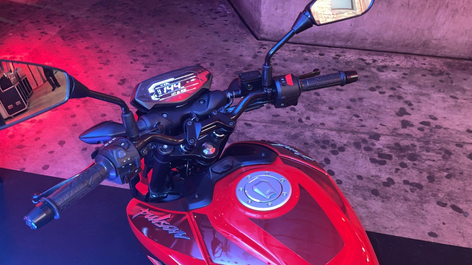 Bajaj Pulsar N150 (8)