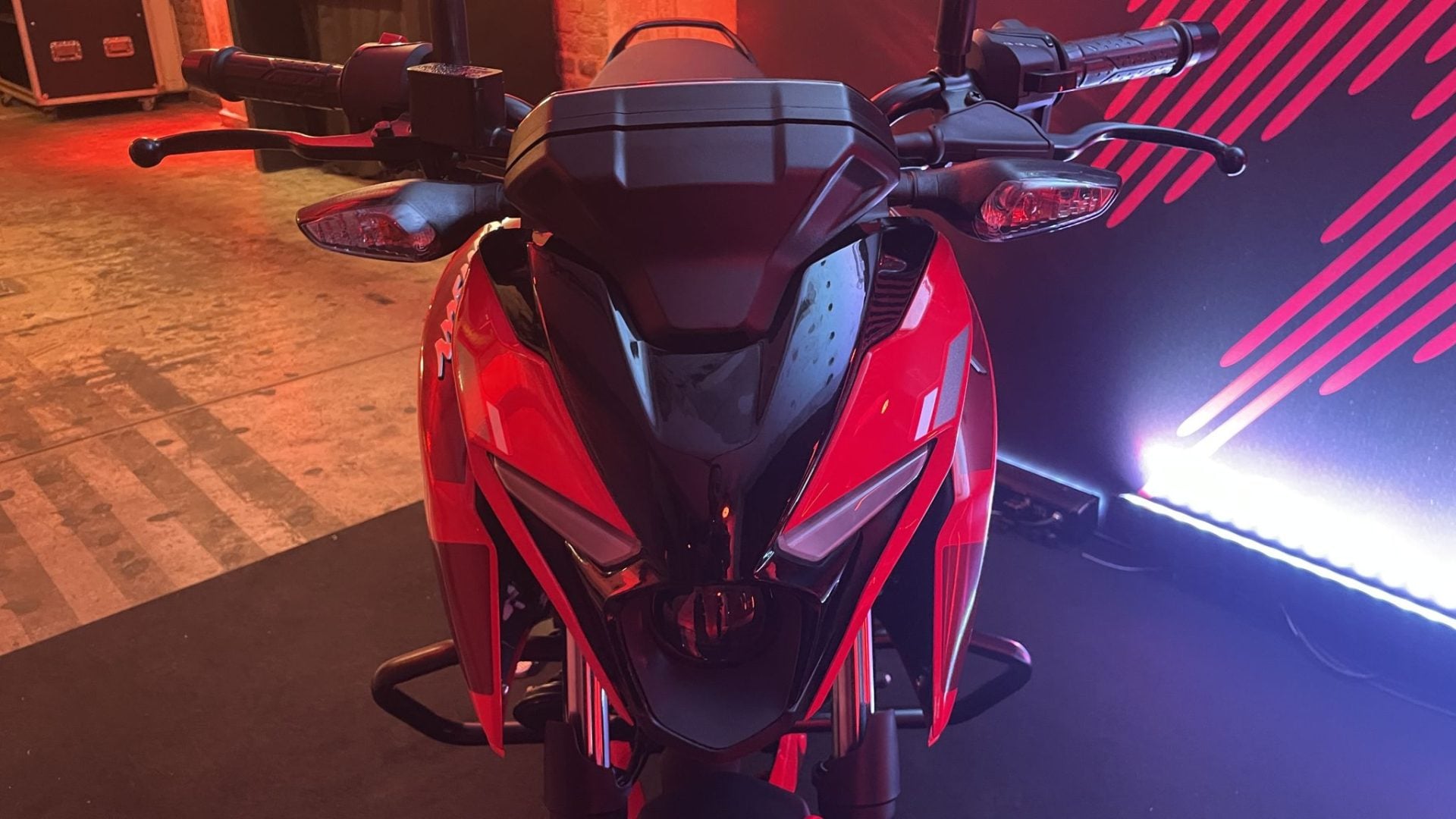 bajaj-pulsar-n150-10-1920x1080.jpg