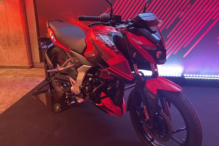 Bajaj Pulsar N150 (11)