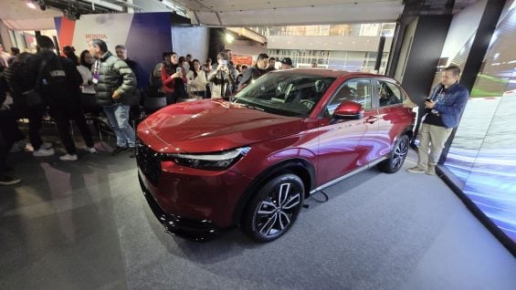 Honda HR V vermelho frente e lateral