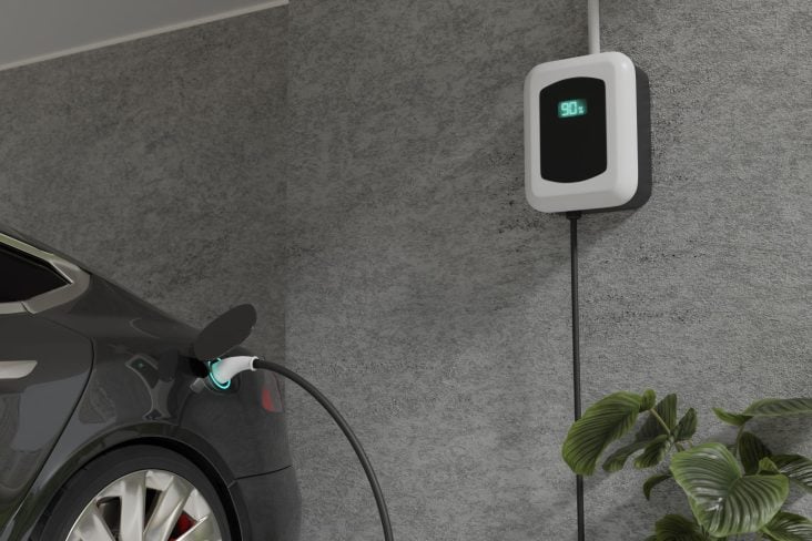 recarga de carro eletrico em predio foto shutterstock