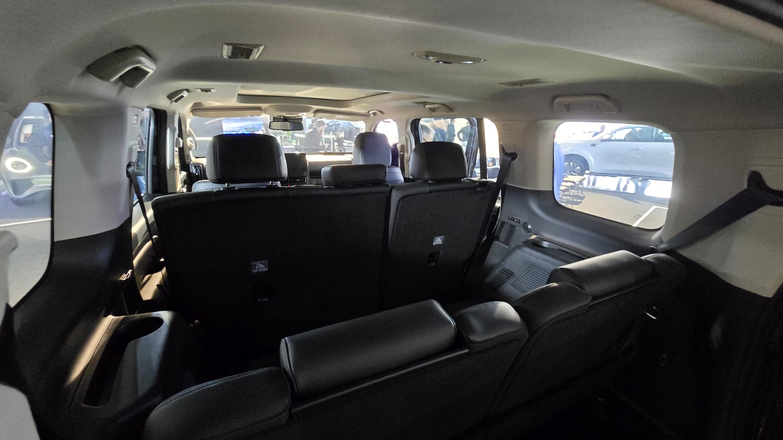 GWM Haval H9 preto interior detalhe bancos visão do porta malas