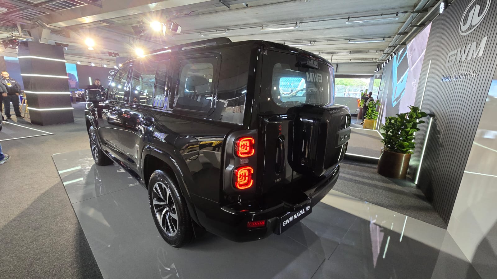 GWM Haval H9 preto lateral e traseira
