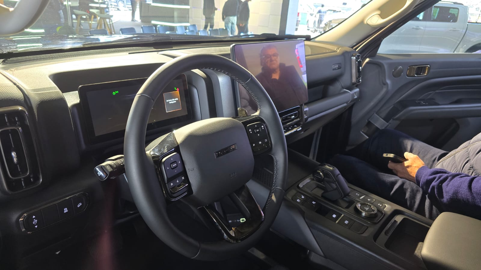 GWM Haval H9 preto interior detalhe volante