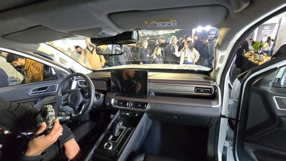 GWM Poer picape branca interior