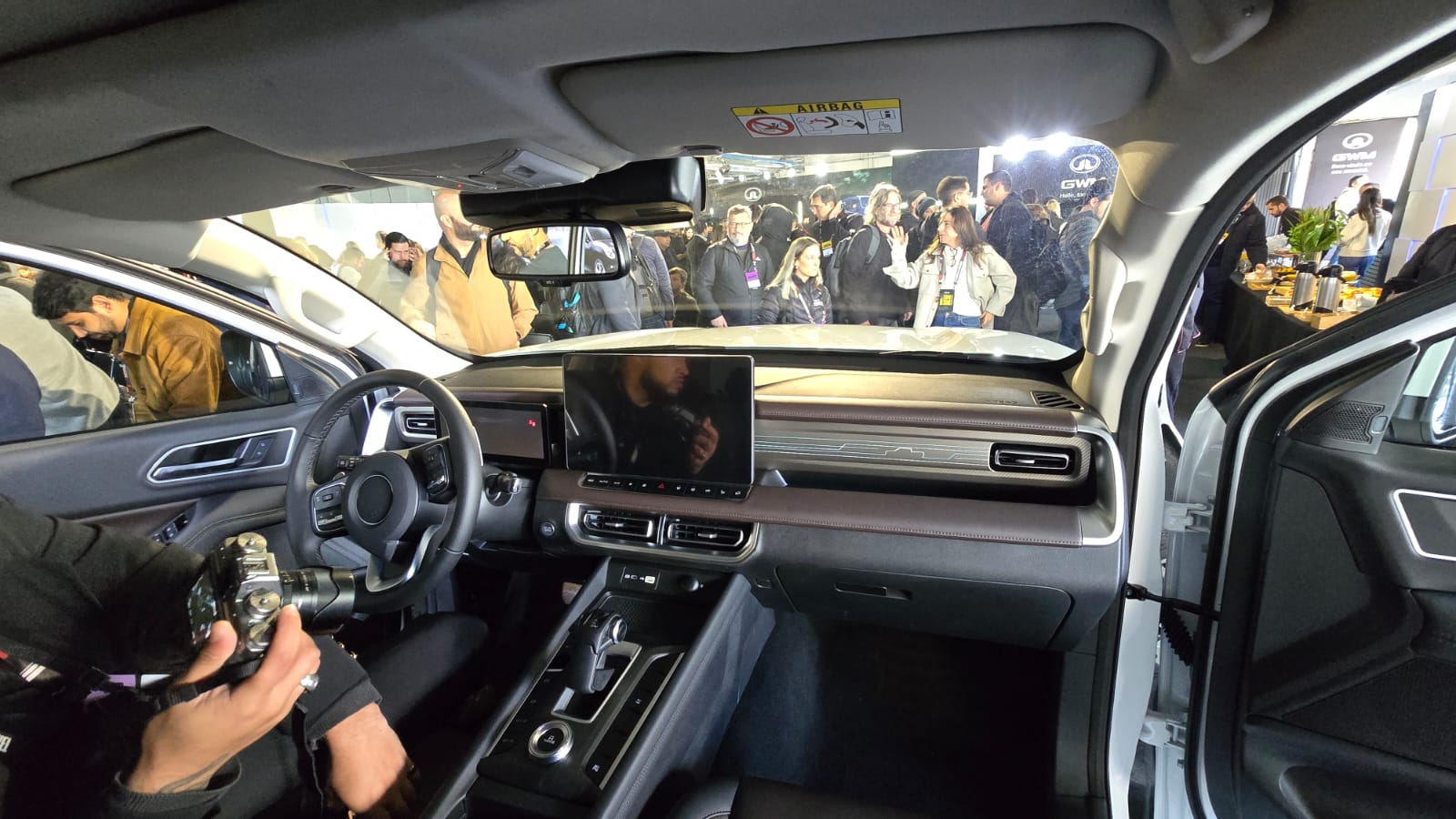 GWM Poer picape branca interior
