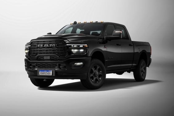 Ram 3500 Laramie Night Edition Dianteira1