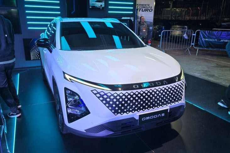 Omoda 5 HEV branco frente festival interlagos