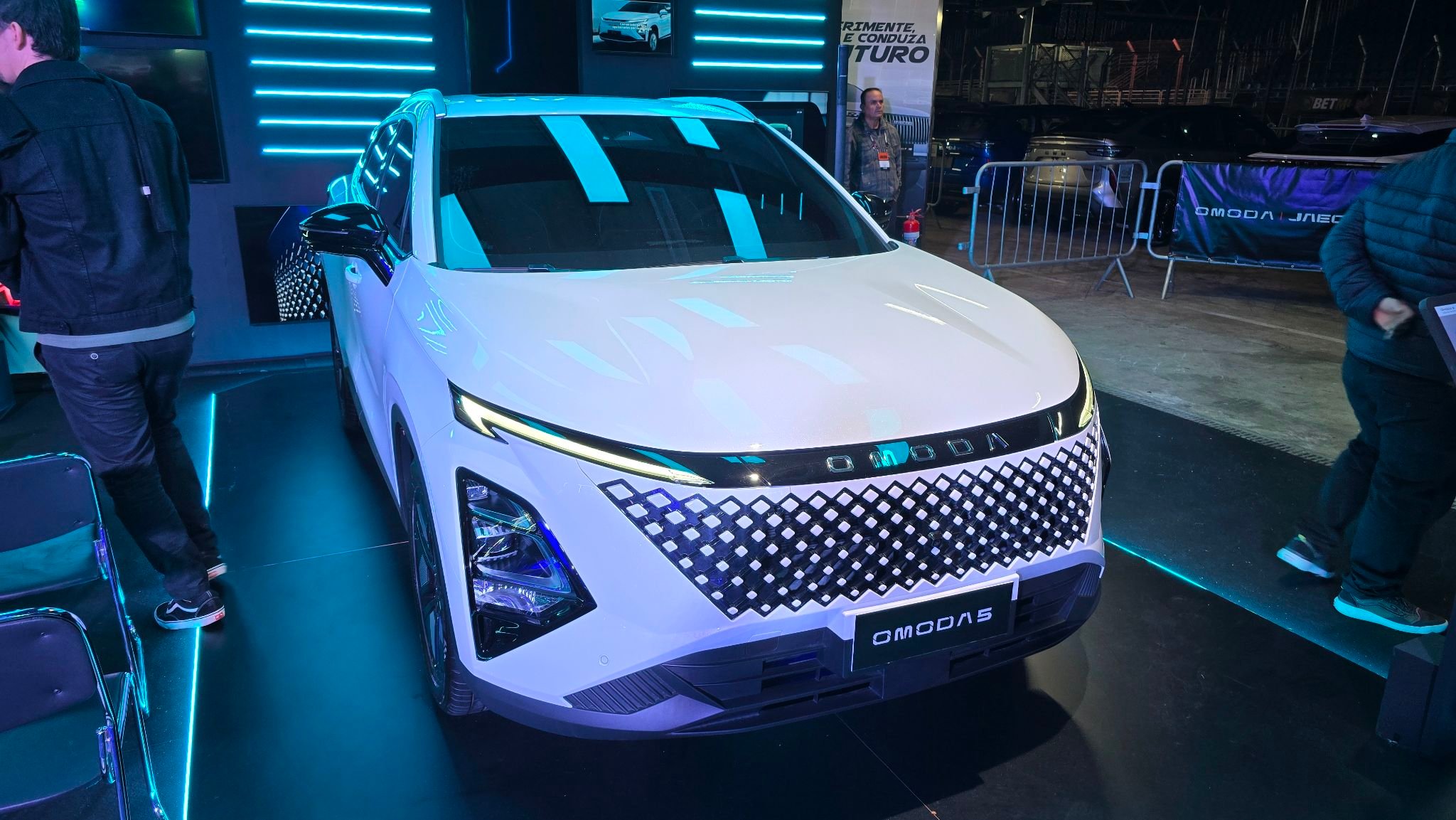 Omoda 5 HEV branco frente festival interlagos