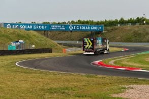 Caminhão elétrico Mercedes Benz eActros recorde marcha ré