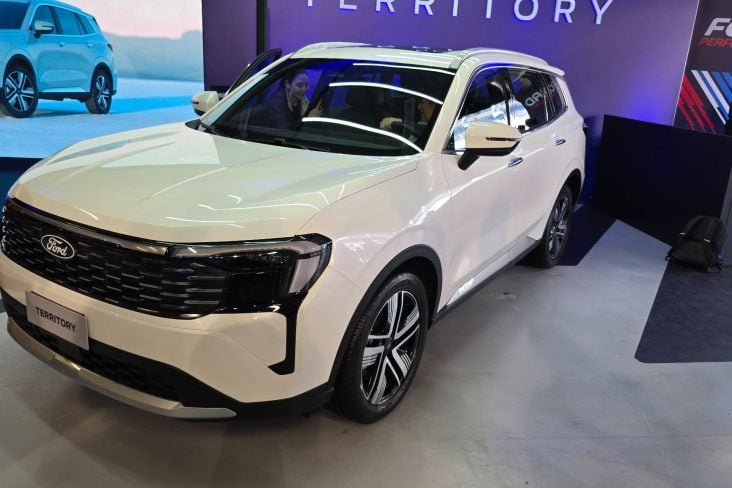 Ford Territory Titanium 2026 branco frente parado