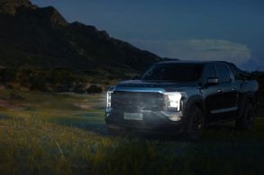 Foton Tunland V7 frente parada a noite