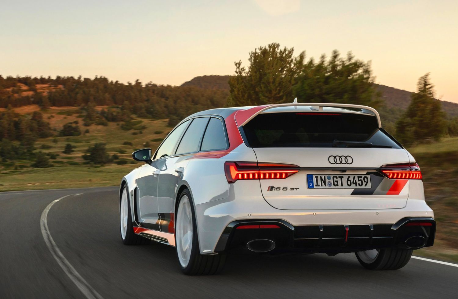 AUDI RS6 AVANT GT TRASEIRA MOVIMENTO