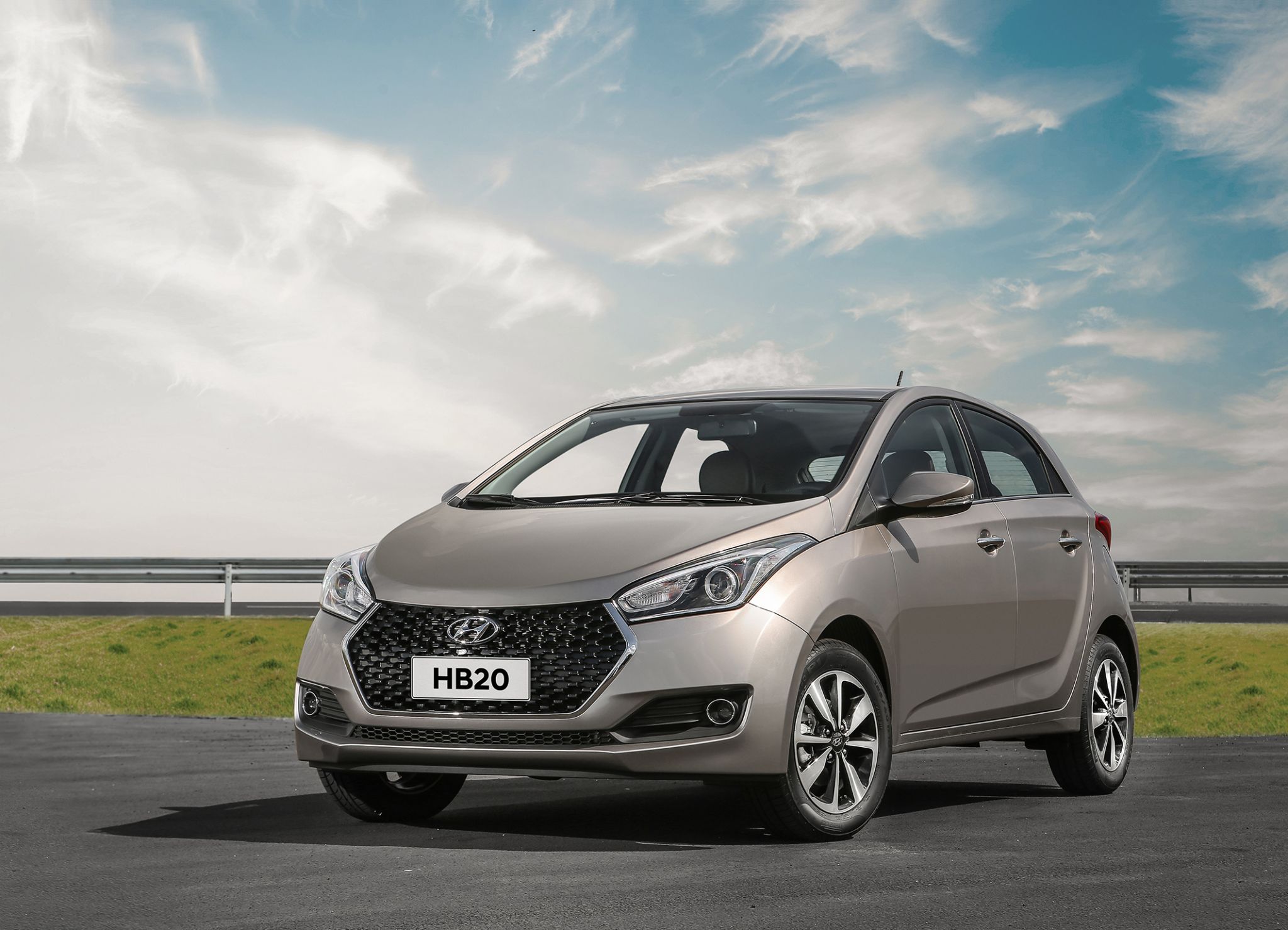 HYUNDAI HB20 PRATA 2017 FRENTE E LATERAL