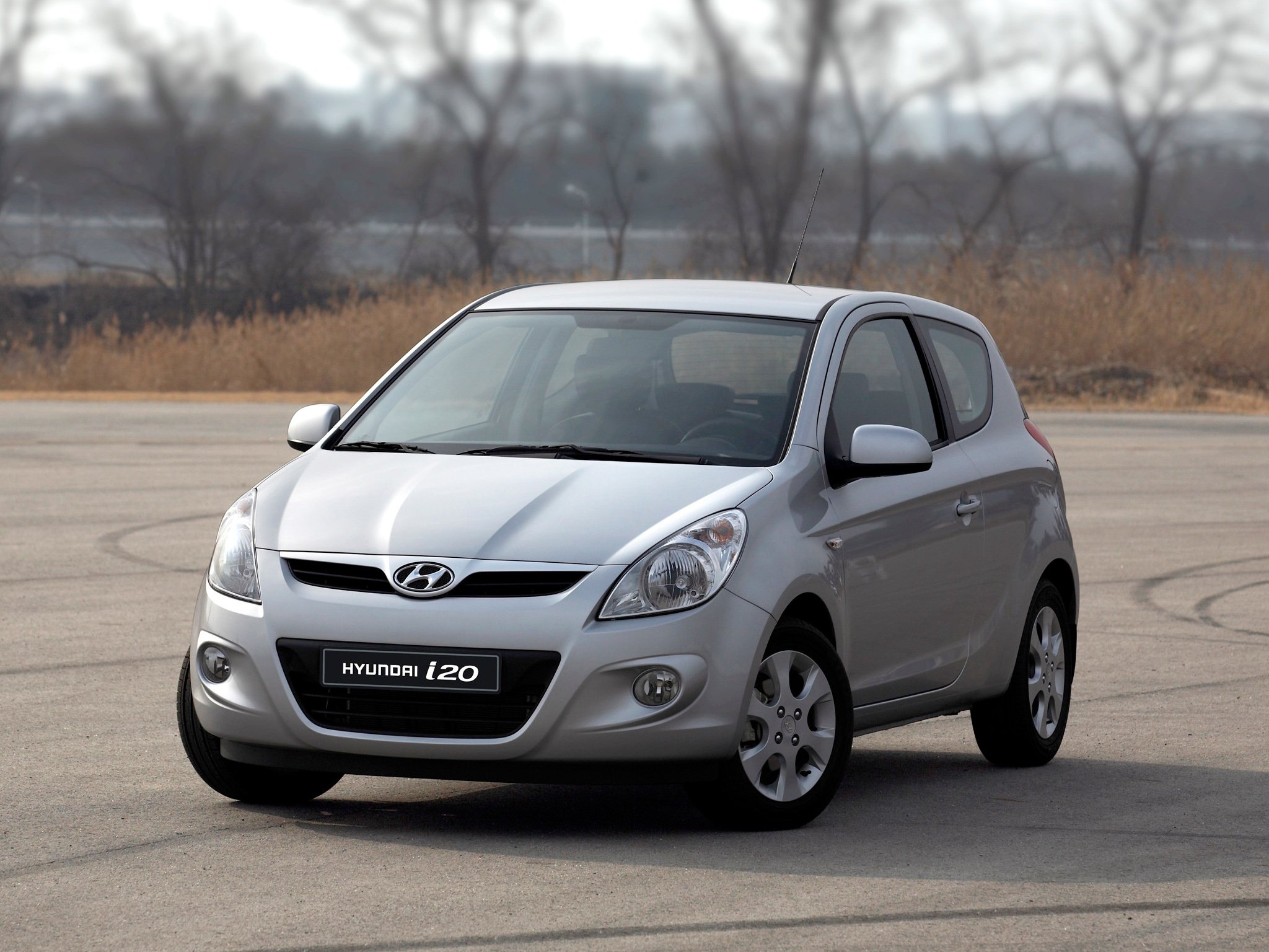 HYUNDAI I20 FRENTE E LATERAL 2014