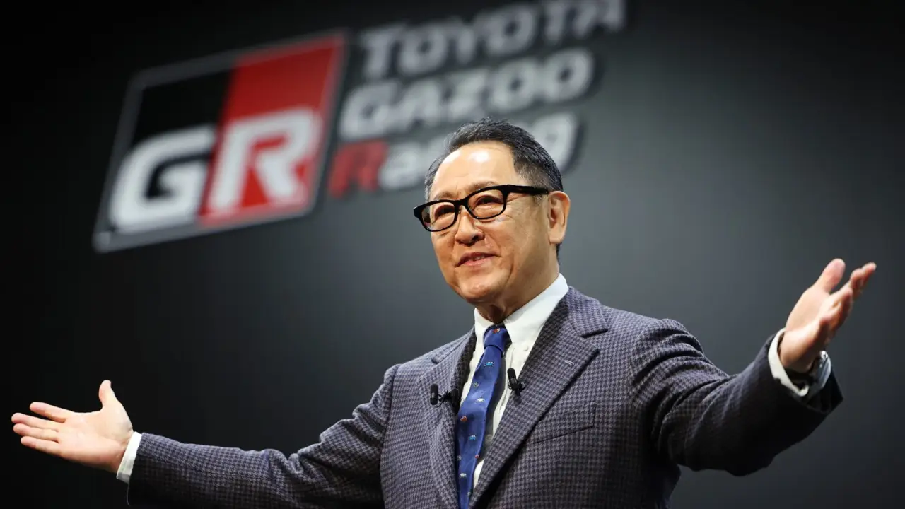 Chefão da Toyota traz de volta discussão sobre modelos híbridos