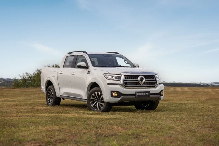GWM Poer P30 nacional branca frente parado