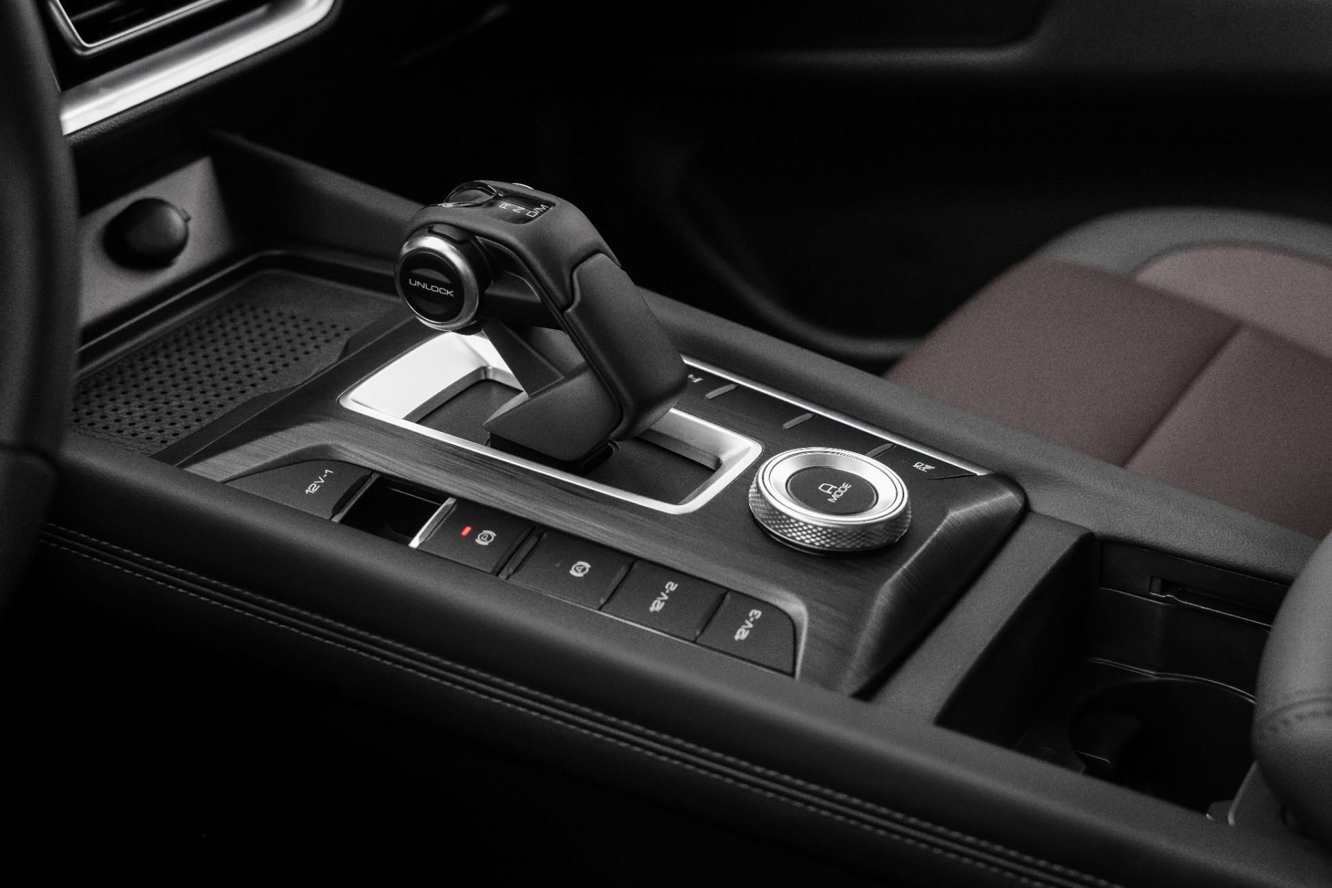 GWM Poer P30 nacional interior console central