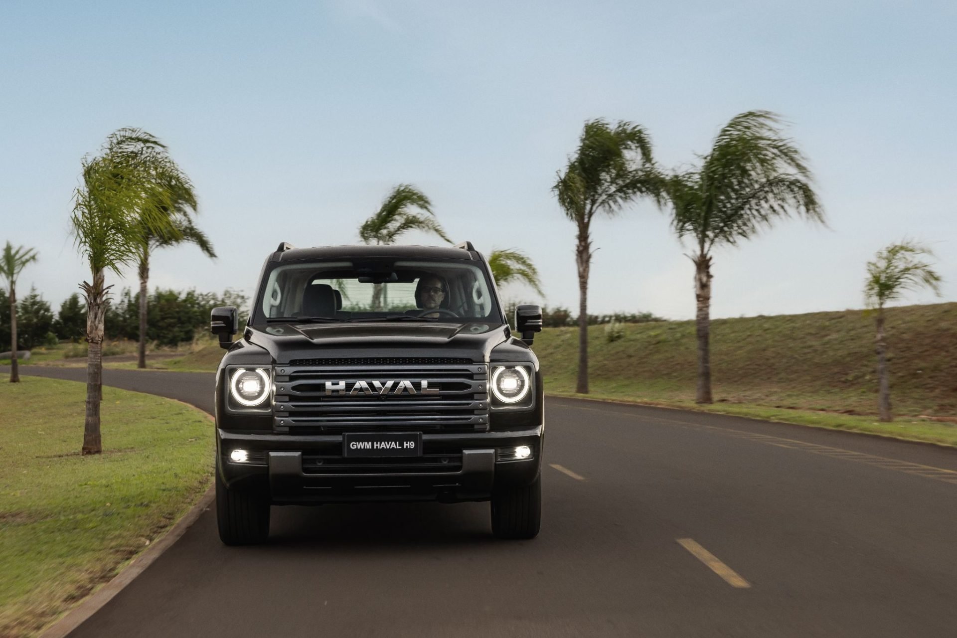 GWM Haval H9 nacional preto dianteira em movimento
