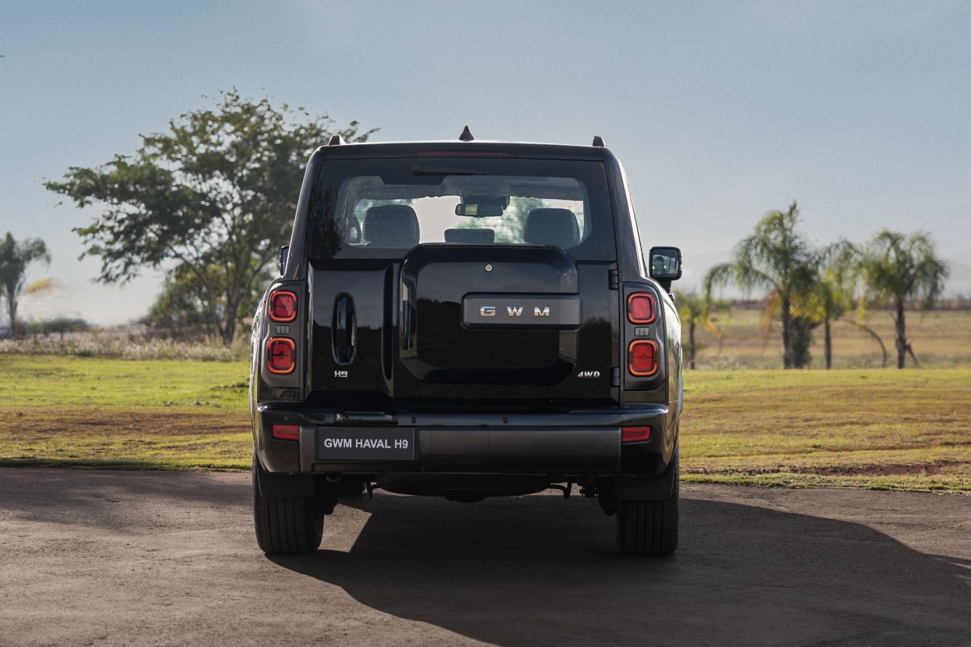 GWM Haval H9 nacional preto traseira parado (2)