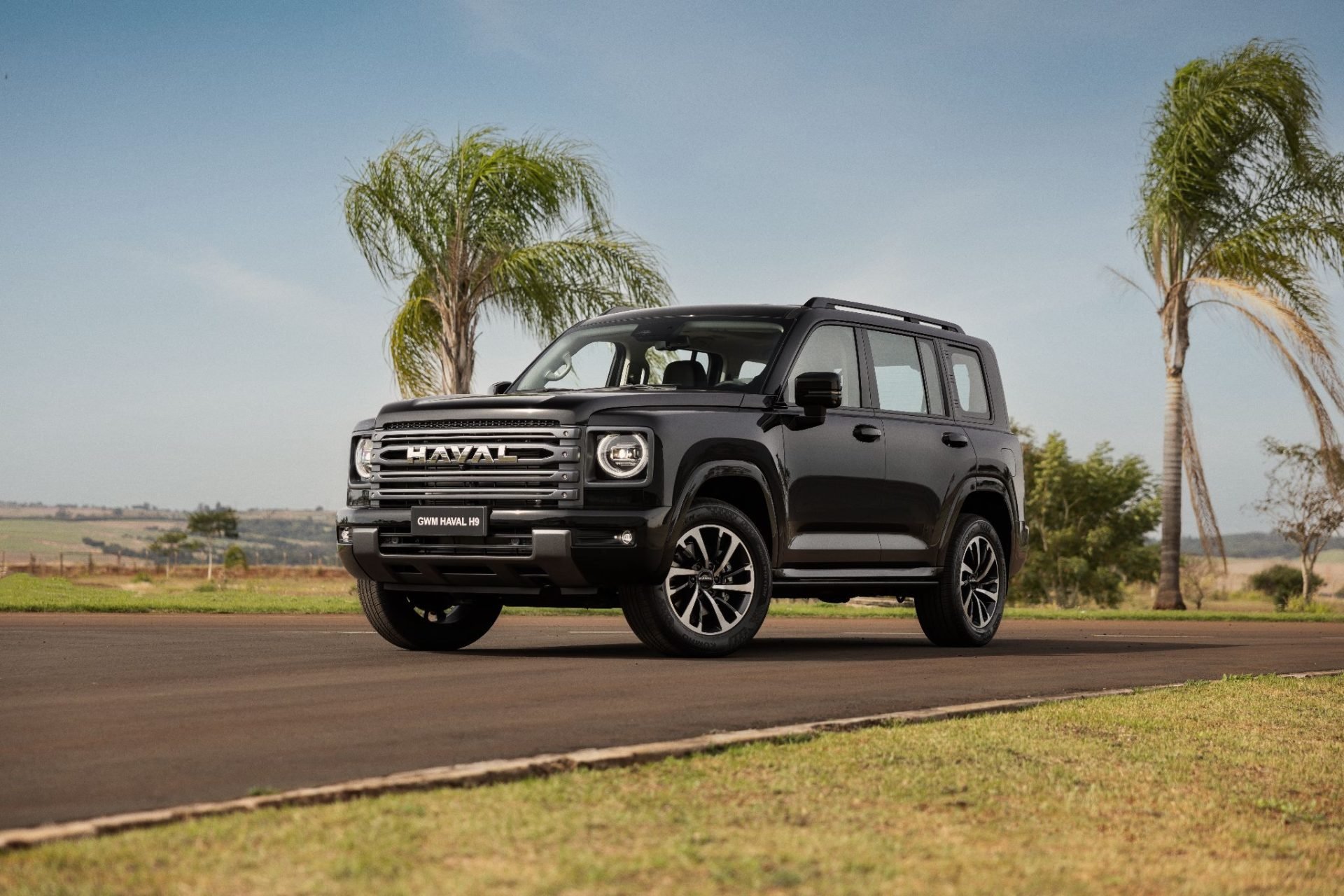 GWM Haval H9 nacional preto frente parado