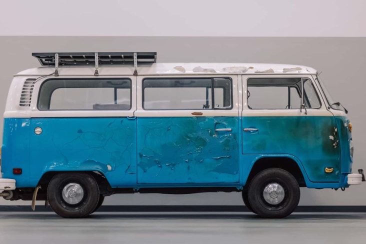 VW KOMBI BLUE INCENDIO CALIFORNIA