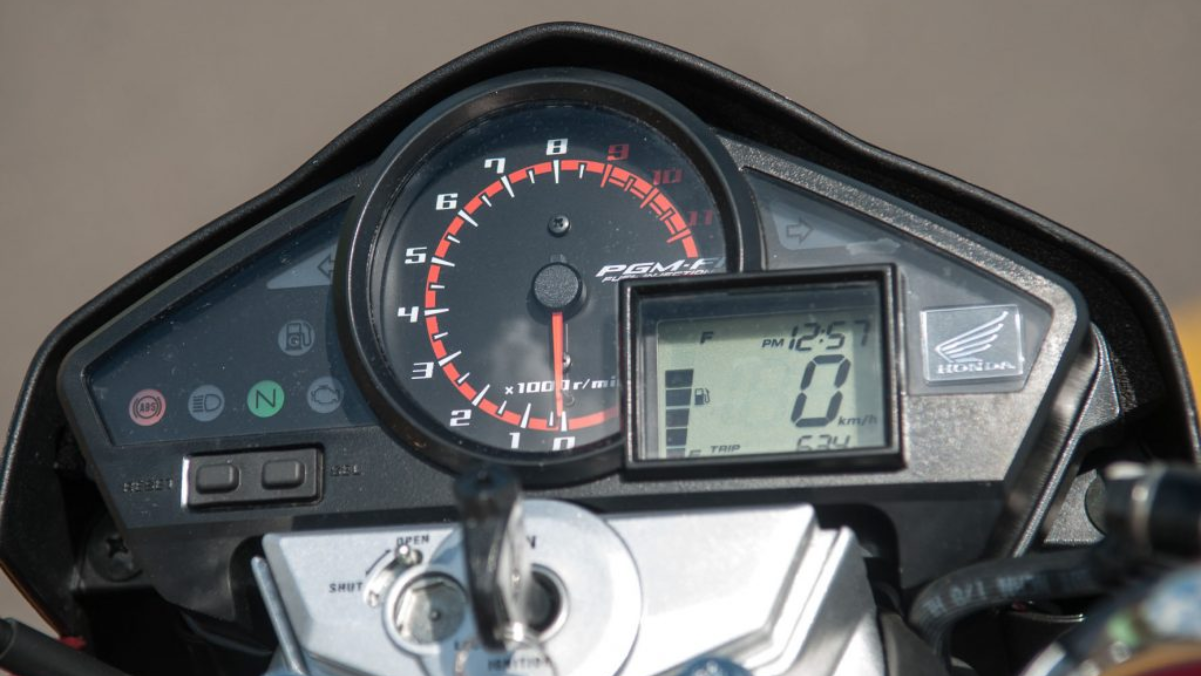 Honda CB 300R (4)