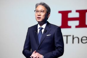 CEO Honda Toshihiro Mibe prioriza carros híbridos em coletiva anual da marca