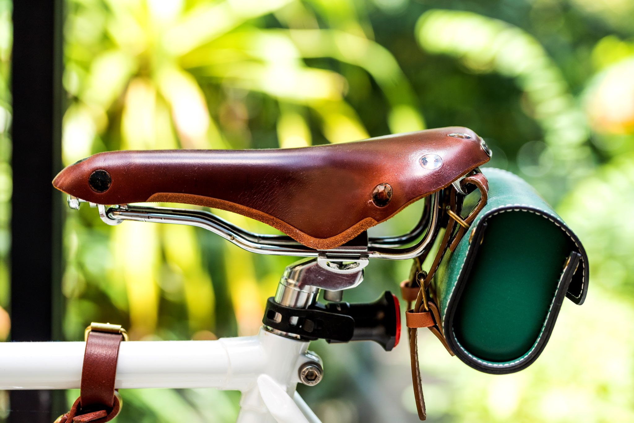 selim de bicicleta revestido em couro foto shutterstock