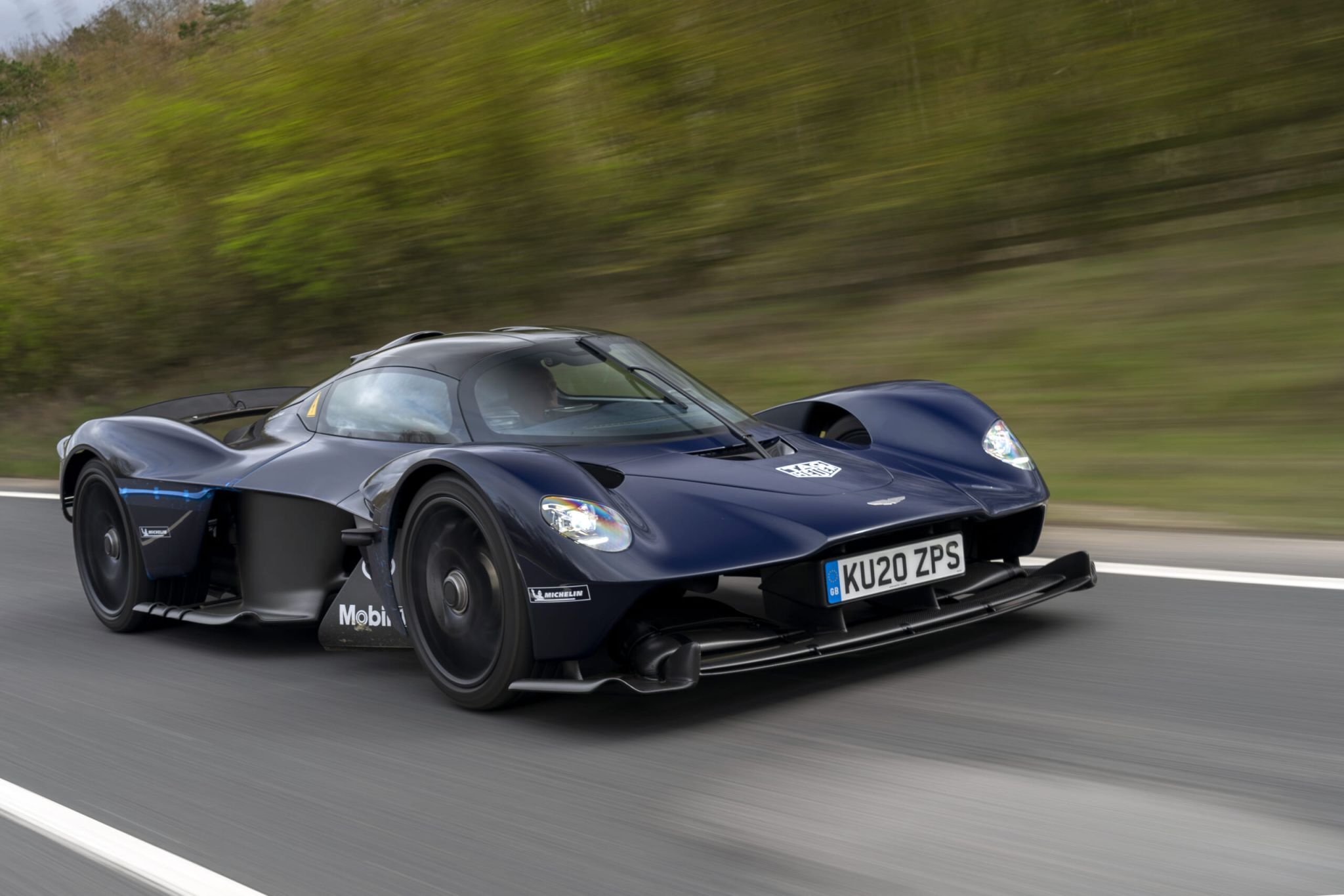 Milionário processa Aston Martin após falhas graves no Valkyrie