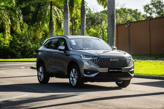 GWM Haval H6 HEV One em prata lateral e frente
