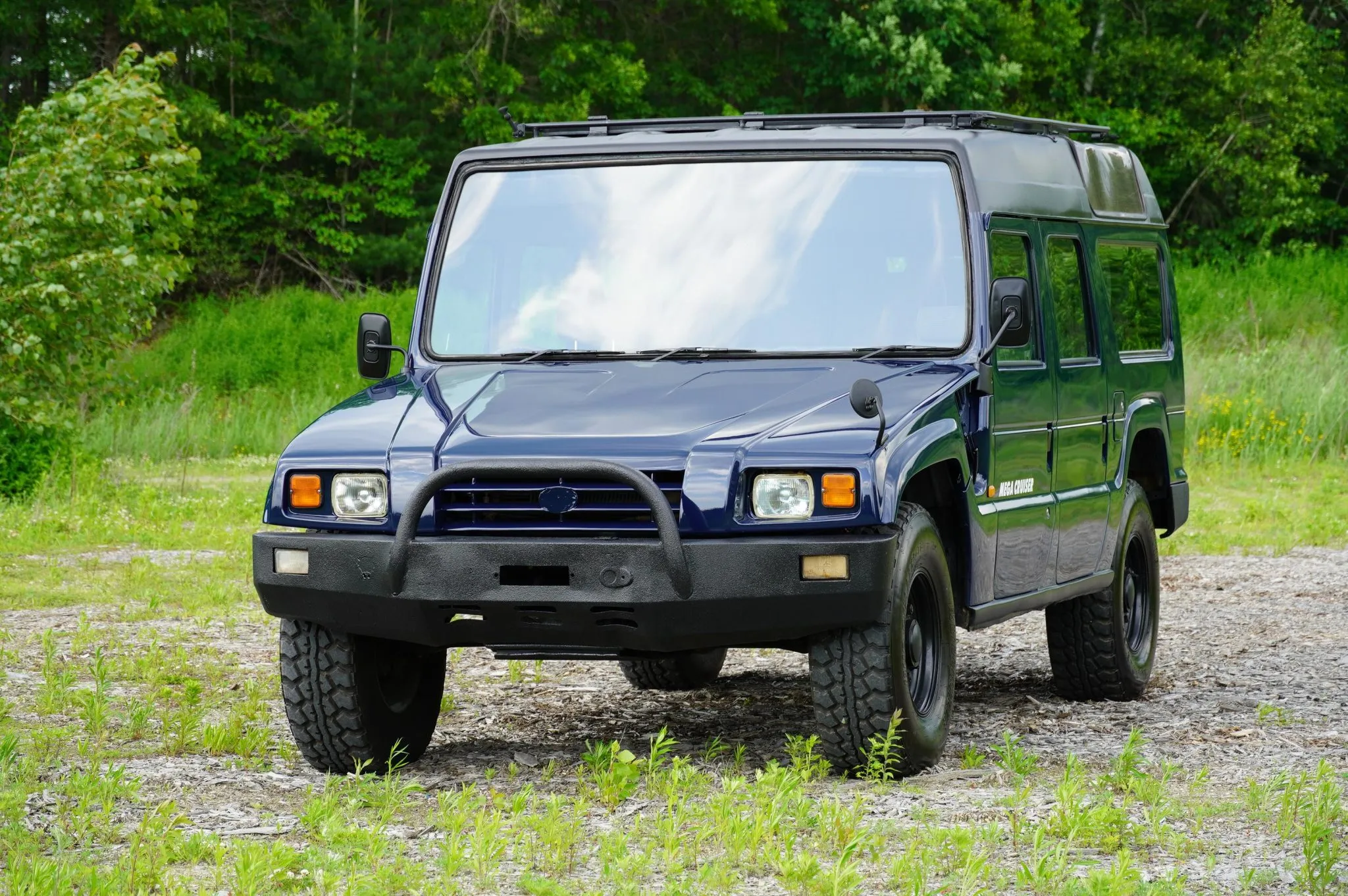 Raro e exclusivo Toyota Mega Cruiser vai a leilão por R$170 mil