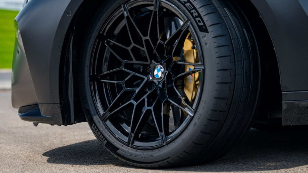 pneu de auta perfomance pirelli pzero