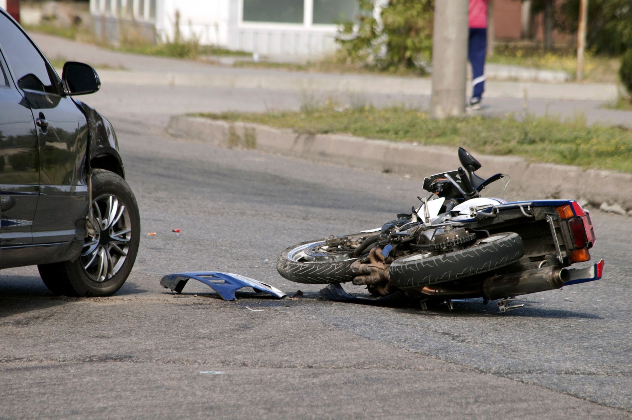 Colisão entre carro e moto é atropelamento? Fake news!