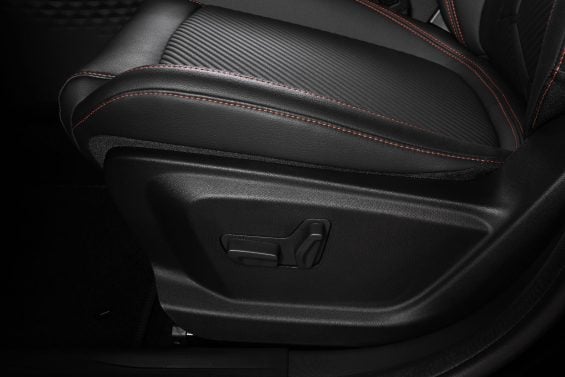 Fiat Fastback Abarth 2026 interior regulagem elétrica no banco