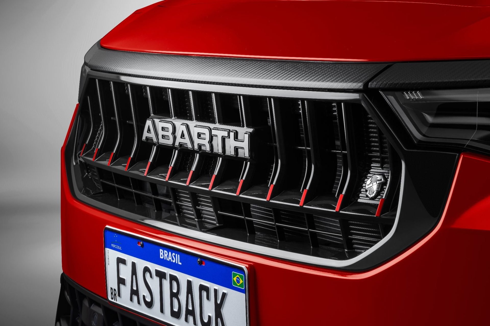 Fiat Fastback Abarth 2026 vermelho montecarlo grade