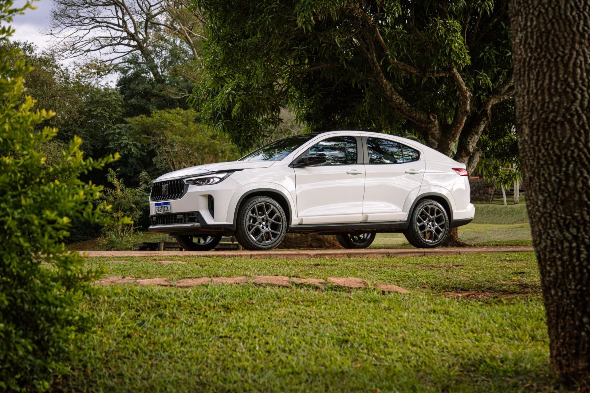 Fiat Fastback Impetus 2026 branco banchisa frente parado