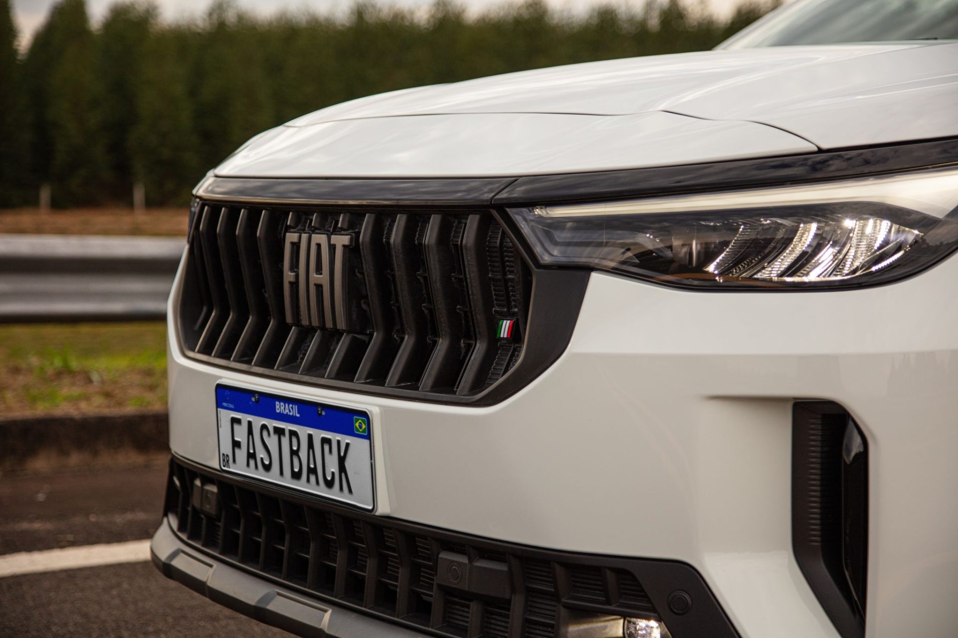 Fiat Fastback Impetus 2026 branco banchisa grade