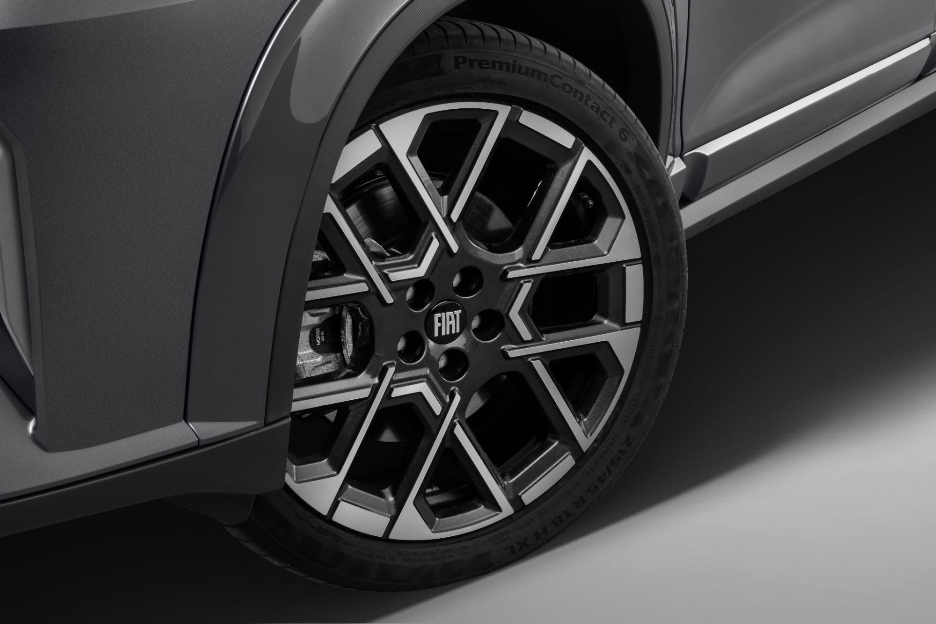 Fiat Fastback Limited 2026 cinza silverstone roda de 18 poelgadas