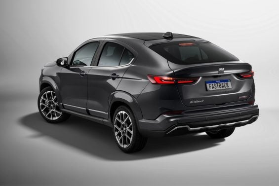 Fiat Fastback Limited 2026 cinza silverstone traseira (2)