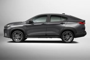 Fiat Fastback T200 2026 cinza silverstone lateral