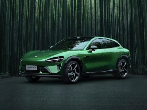 Carro eletrico Xiaomi YU7 verde